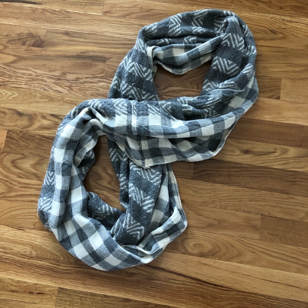 14th & Union Chevron Infinity Scarf - Picture 4 of 8